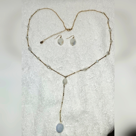 CATO Opalescent Oval Beaded Necklace and Drop Earrings Set / Pierced - Picture 3 of 6